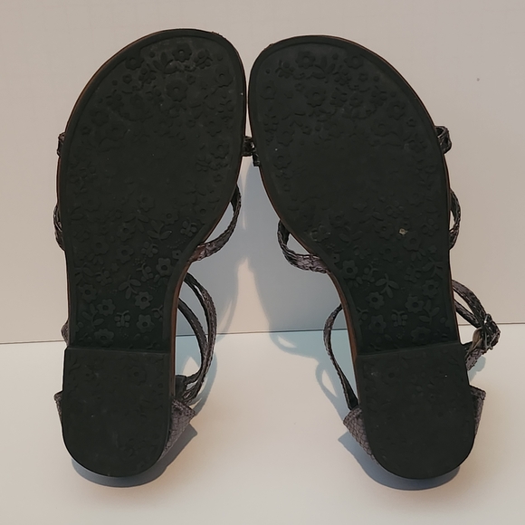 Used 2 Mudd Black and Brown And Gunmetal Grey and Brown Strappy Sandals - Picture 12 of 16